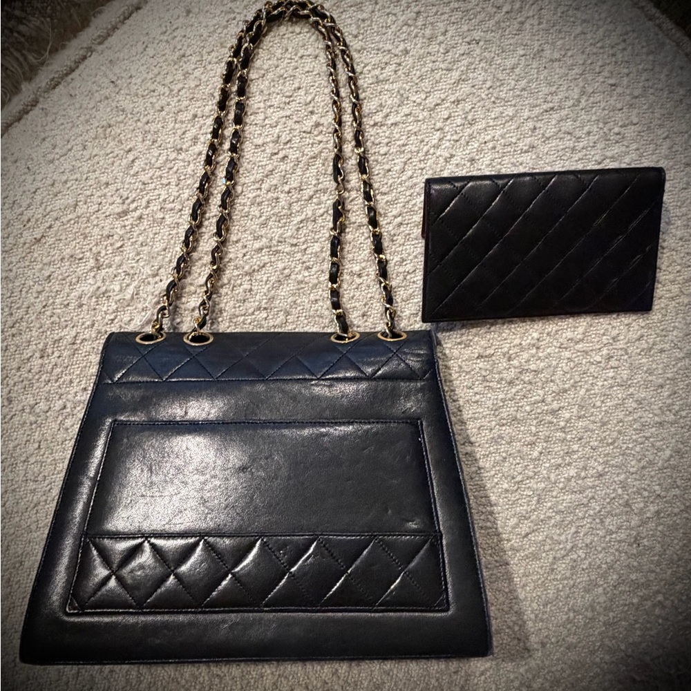 CHANEL Vintage Black Quilted Leather Shoulder Bag and matching wallet - Picture 2 of 6